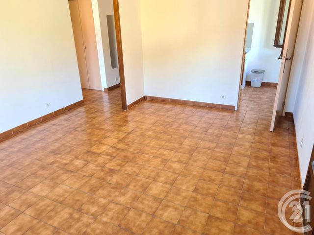 Afficher la photo en grand appartement à vendre - 2 pièces - 48.47 m2 - GREOUX LES BAINS - 04 - PROVENCE-ALPES-COTE-D-AZUR - Century 21 Cécile Décard