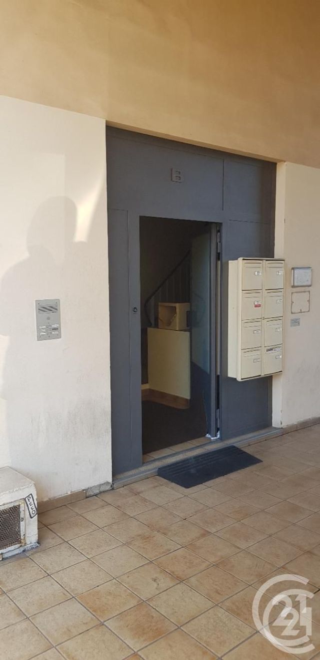 Afficher la photo en grand Appartement T3 à vendre - 3 pièces - 67.24 m2 - MANOSQUE - 04 - PROVENCE-ALPES-COTE-D-AZUR - Century 21 Cécile Décard
