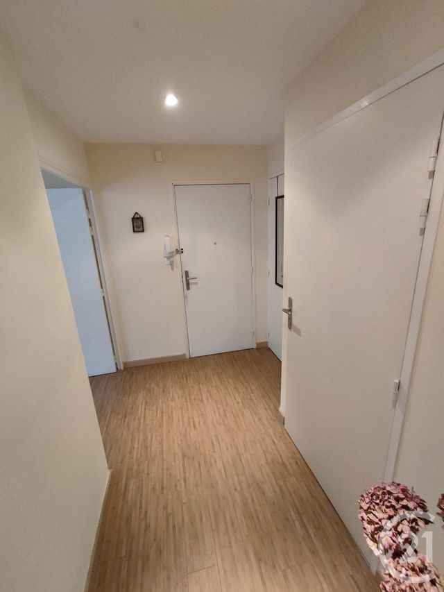 Afficher la photo en grand Appartement T3 à vendre - 3 pièces - 65.6 m2 - MANOSQUE - 04 - PROVENCE-ALPES-COTE-D-AZUR - Century 21 Cécile Décard