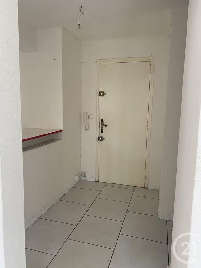 Afficher la photo en grand appartement à vendre - 4 pièces - 83.7 m2 - MANOSQUE - 04 - PROVENCE-ALPES-COTE-D-AZUR - Century 21 Cécile Décard