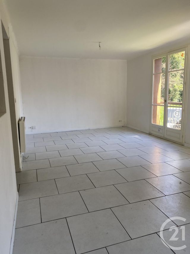 Afficher la photo en grand appartement à vendre - 4 pièces - 83.7 m2 - MANOSQUE - 04 - PROVENCE-ALPES-COTE-D-AZUR - Century 21 Cécile Décard