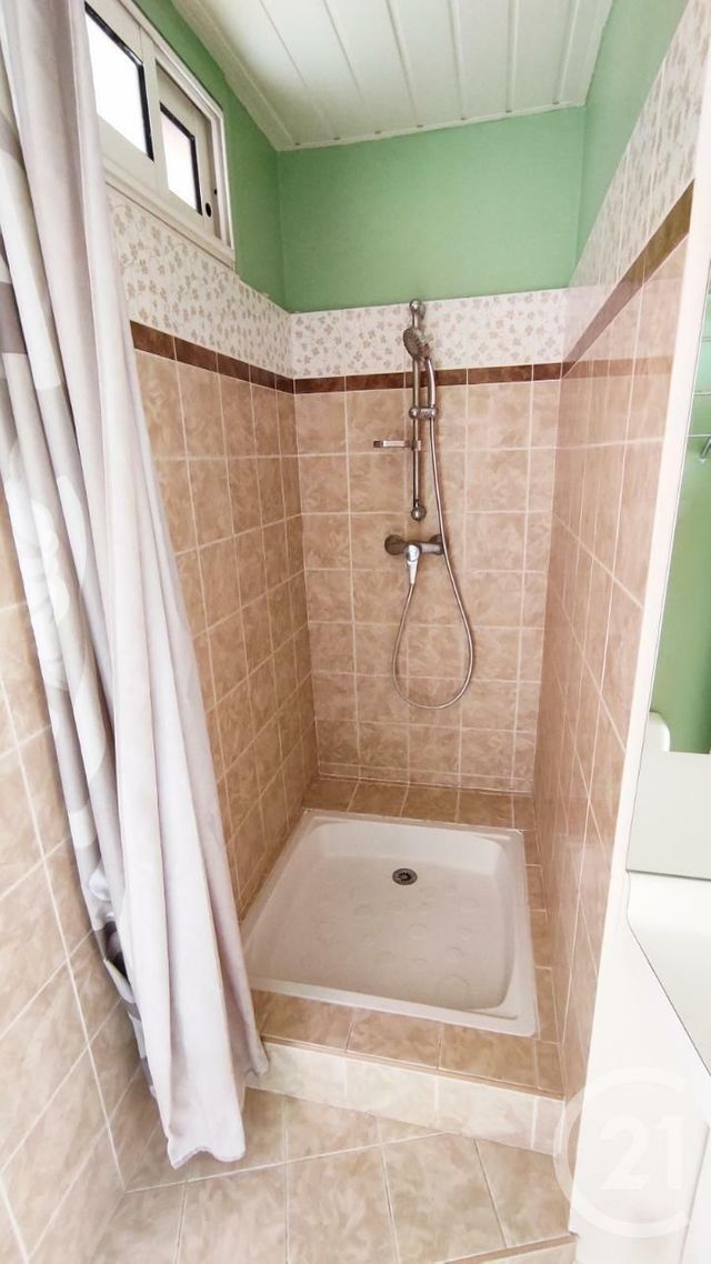 Afficher la photo en grand Appartement T3 à vendre - 3 pièces - 66.0 m2 - MANOSQUE - 04 - PROVENCE-ALPES-COTE-D-AZUR - Century 21 Cécile Décard