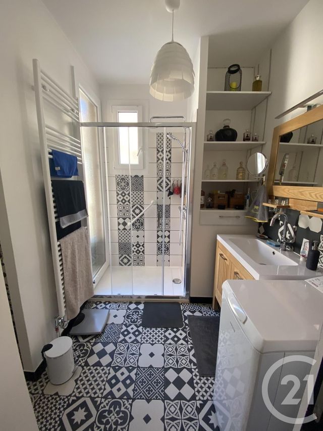 Afficher la photo en grand Appartement T3 à louer - 3 pièces - 62.23 m2 - MANOSQUE - 04 - PROVENCE-ALPES-COTE-D-AZUR - Century 21 Cécile Décard
