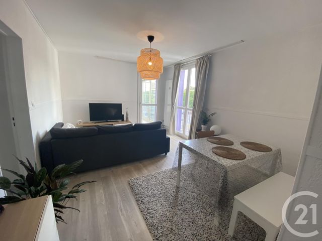 Appartement F4 à louer - 4 pièces - 67.13 m2 - MANOSQUE - 04 - PROVENCE-ALPES-COTE-D-AZUR - Century 21 Cécile Décard Appartement F4 à louer - 4 pièces - 67.13 m2 - MANOSQUE - 04 - PROVENCE-ALPES-COTE-D-AZUR - Century 21 Cécile Décard