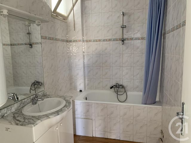 Appartement F4 à louer - 4 pièces - 67.13 m2 - MANOSQUE - 04 - PROVENCE-ALPES-COTE-D-AZUR - Century 21 Cécile Décard Appartement F4 à louer - 4 pièces - 67.13 m2 - MANOSQUE - 04 - PROVENCE-ALPES-COTE-D-AZUR - Century 21 Cécile Décard