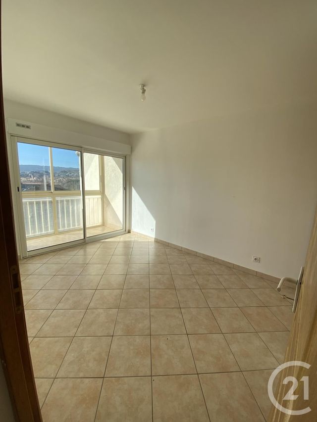 Appartement F3 à louer - 3 pièces - 66.97 m2 - MANOSQUE - 04 - PROVENCE-ALPES-COTE-D-AZUR - Century 21 Cécile Décard Appartement F3 à louer - 3 pièces - 66.97 m2 - MANOSQUE - 04 - PROVENCE-ALPES-COTE-D-AZUR - Century 21 Cécile Décard