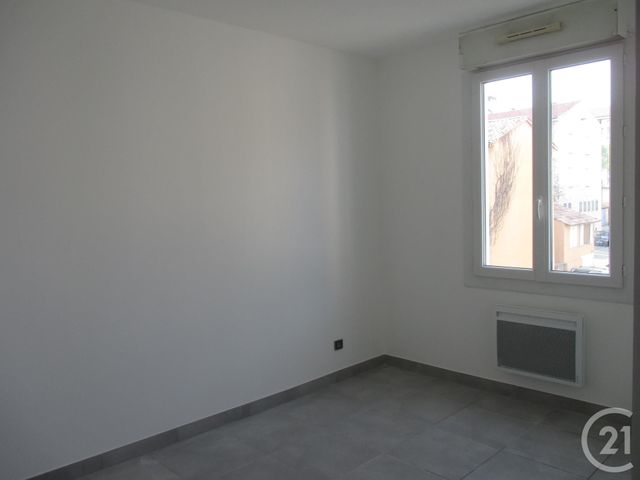 Afficher la photo en grand Appartement F2 à louer - 2 pièces - 37.31 m2 - MANOSQUE - 04 - PROVENCE-ALPES-COTE-D-AZUR - Century 21 Cécile Décard