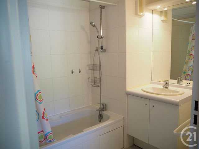 Afficher la photo en grand Appartement F3 à louer - 3 pièces - 62.61 m2 - MANOSQUE - 04 - PROVENCE-ALPES-COTE-D-AZUR - Century 21 Cécile Décard
