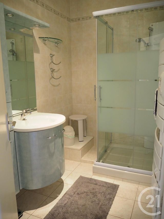 Afficher la photo en grand Appartement F3 à louer - 3 pièces - 59.02 m2 - MANOSQUE - 04 - PROVENCE-ALPES-COTE-D-AZUR - Century 21 Cécile Décard