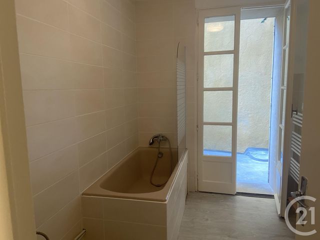 Afficher la photo en grand Appartement F2 à louer - 2 pièces - 42.89 m2 - MANOSQUE - 04 - PROVENCE-ALPES-COTE-D-AZUR - Century 21 Cécile Décard