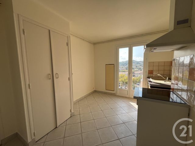 Afficher la photo en grand Appartement T3 à louer - 3 pièces - 76.17 m2 - MANOSQUE - 04 - PROVENCE-ALPES-COTE-D-AZUR - Century 21 Provence Immobilier