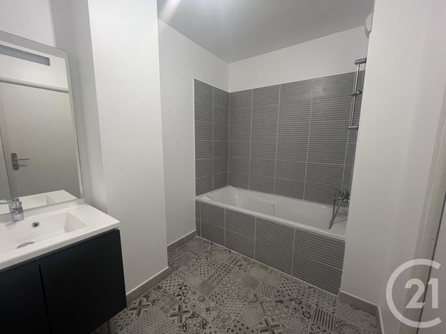 Afficher la photo en grand Appartement T3 à louer - 3 pièces - 65.19 m2 - MANOSQUE - 04 - PROVENCE-ALPES-COTE-D-AZUR - Century 21 Provence Immobilier